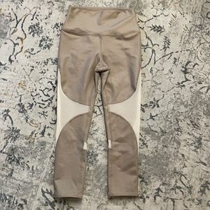 Alo Yoga High waisted tan XS leggings